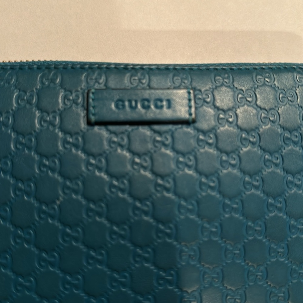 Gucci Teal Embossed Zip Wallet - Picture 2 of 5